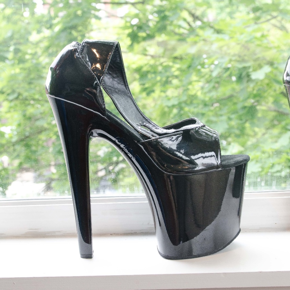 Size 13 Black Pleaser Pumps with 9 inch heel!